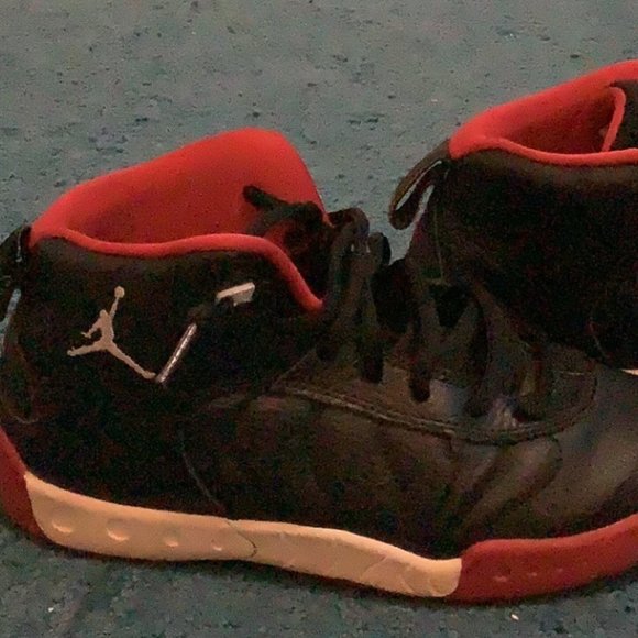 Retro Black and red Jordans youth size 3 - Picture 1 of 2